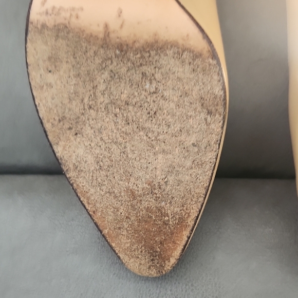 Salvatore Ferragamo Beige Leather Pointed-Toe Pumps - Picture 9 of 11